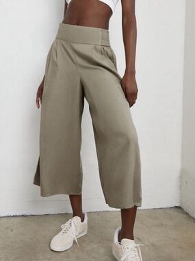 Aritzia Sunday Best Wide Leg Capri Pants